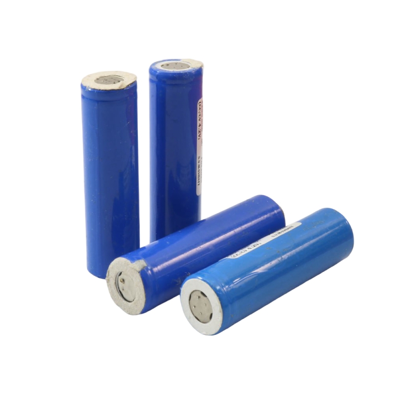 مجموعه 2 عددی باتری لیتیوم یون کارکرده 3.7v سایز 18650 سرتخت 2200mAh ضریب جریان 8C مارک MAX CELL