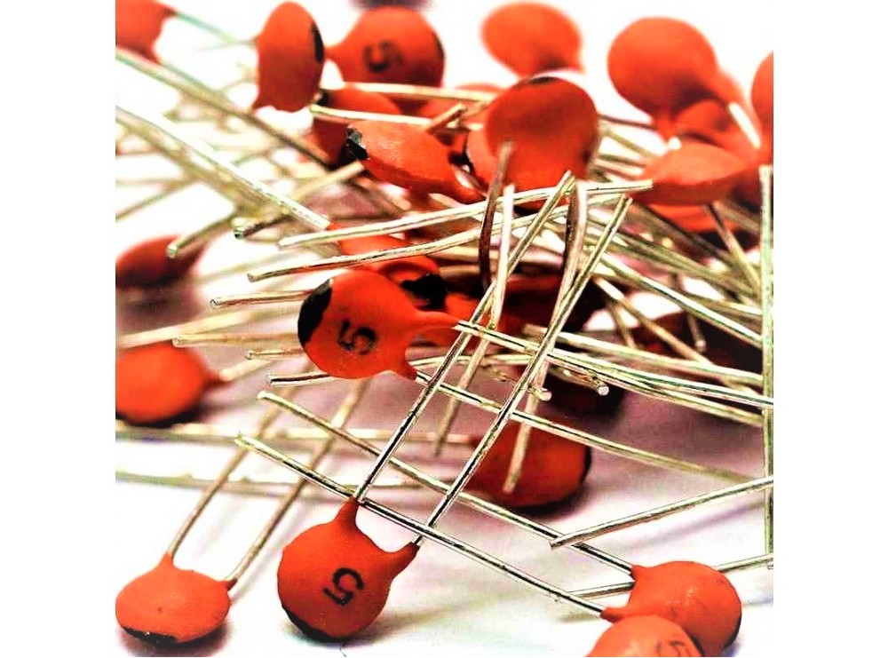 مجموعه 3 عددی خازن عدسی 4pF بسته1000 تایی مجموعه 3 عددی خازن عدسی 4pF بسته1000 تایی